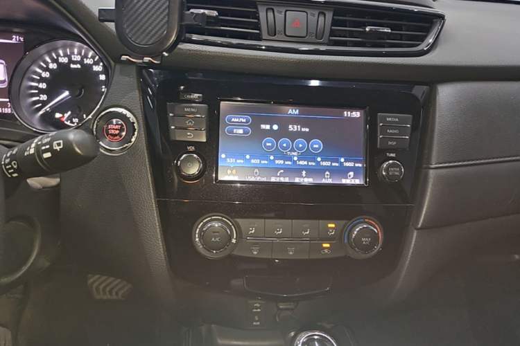 Used Nissan X-Trail 2017 2.0L CVT Comfort Edition 2WD Audio And AC Panel