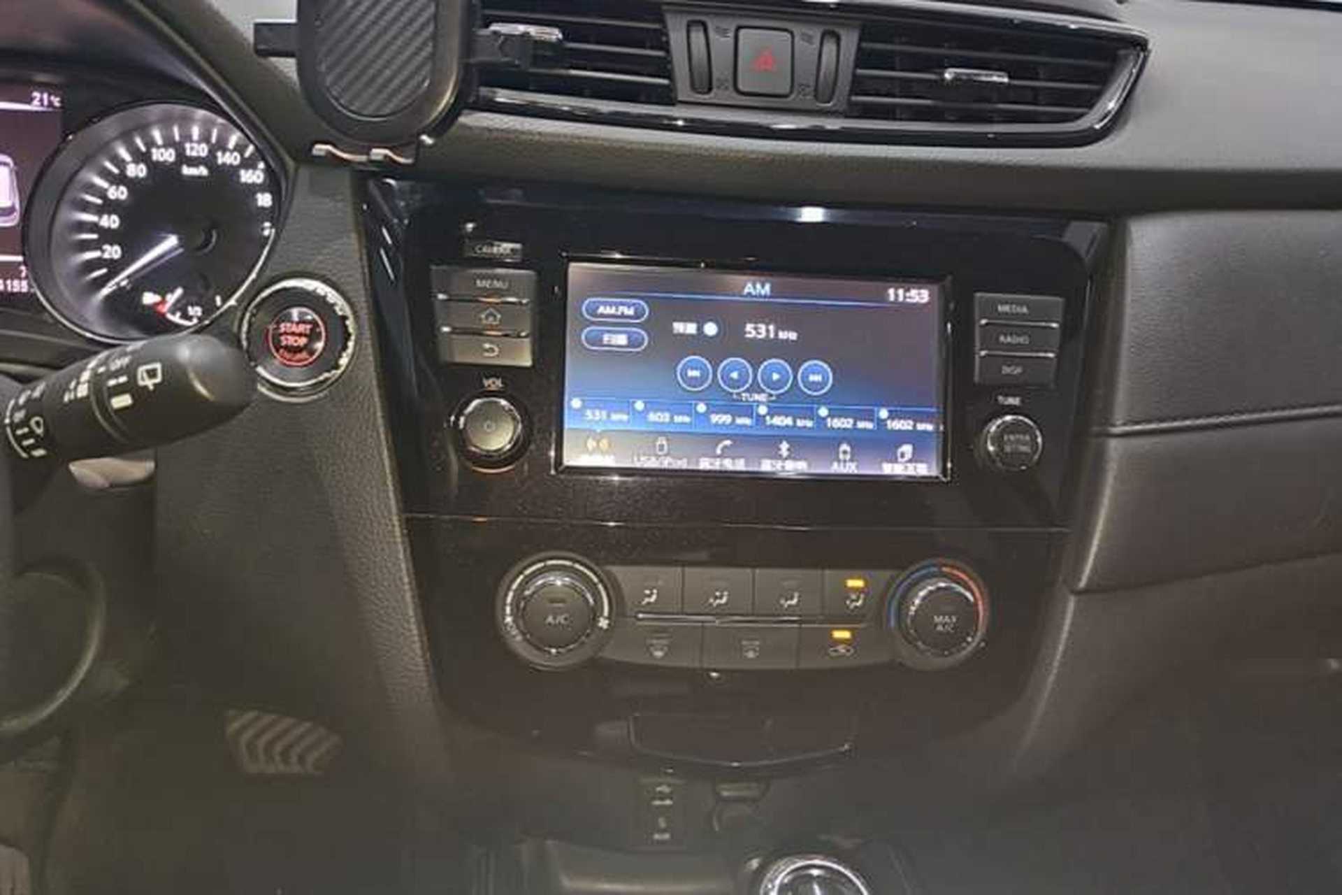 Used Nissan X-Trail 2017 2.0L CVT Comfort Edition 2WD Audio And AC Panel