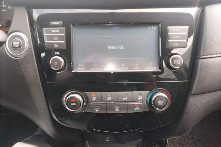 Used Nissan X-Trail 2017 2.0L CVT Comfort Edition 2WD Audio And AC Panel