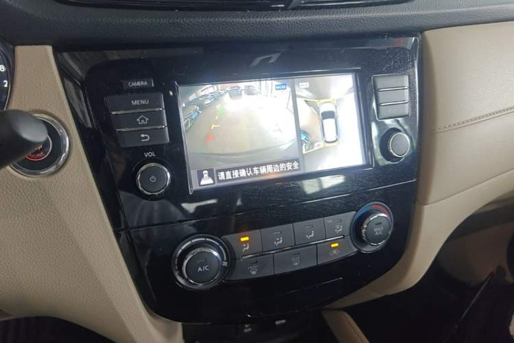 Used Nissan X-Trail 2017 2.0L CVT Comfort Edition 2WD Audio And AC Panel