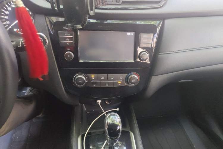 Used Nissan X-Trail 2017 2.0L CVT Comfort Edition 2WD Audio And AC Panel