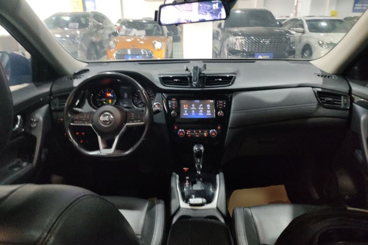Used Nissan X-Trail 2017 2.5L CVT Luxury Edition 4WD Center Console