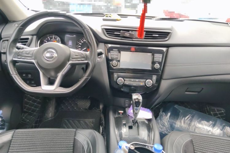Used Nissan X-Trail 2017 2.5L CVT Luxury Edition 4WD Center Console