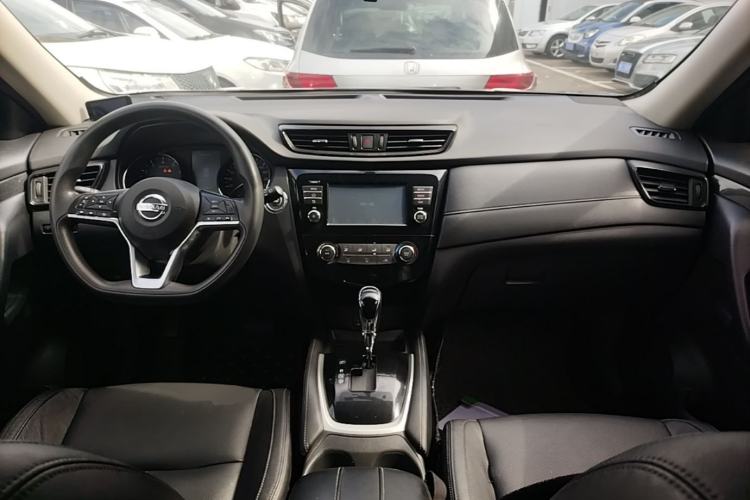 Used Nissan X-Trail 2017 2.0L CVT Comfort Edition 2WD Center Console