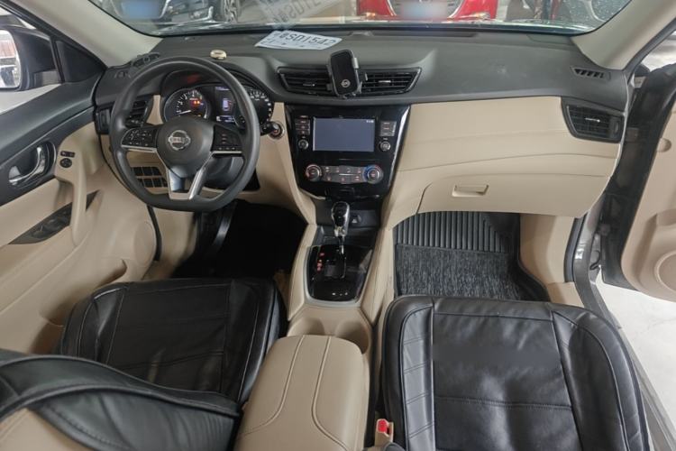 Used Nissan X-Trail 2017 2.0L CVT Comfort Edition 2WD Center Console