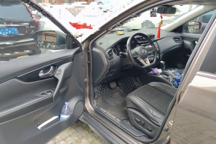 Used Nissan X-Trail 2017 2.5L CVT Luxury Edition 4WD Driver Seat