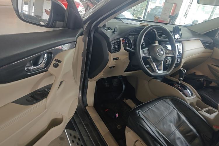 Used Nissan X-Trail 2017 2.0L CVT Comfort Edition 2WD Driver Seat