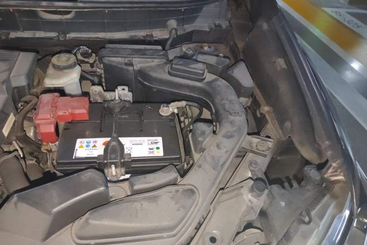 Used Nissan X-Trail 2017 2.0L CVT Comfort Edition 2WD Engine Bay Left