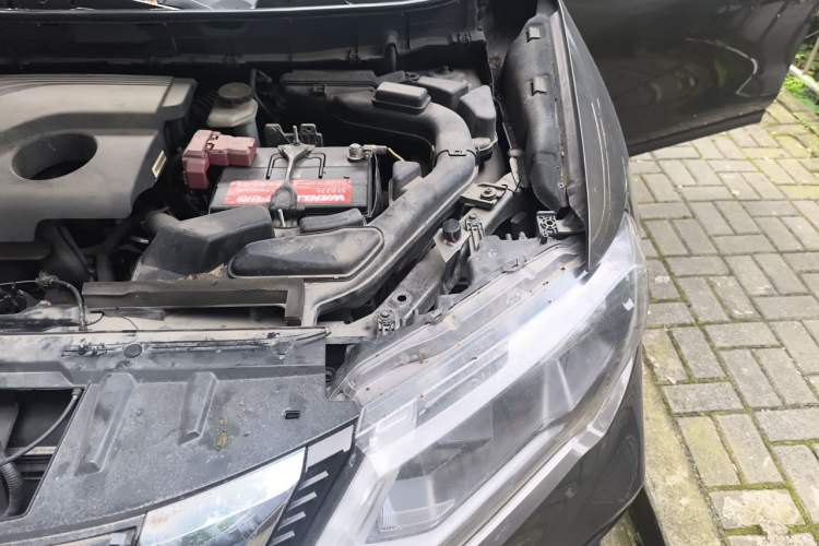 Used Nissan X-Trail 2017 2.0L CVT Comfort Edition 2WD Engine Bay Left