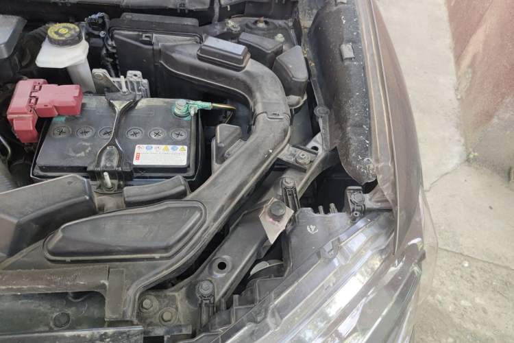 Used Nissan X-Trail 2017 2.0L CVT Comfort Edition 2WD Engine Bay Left