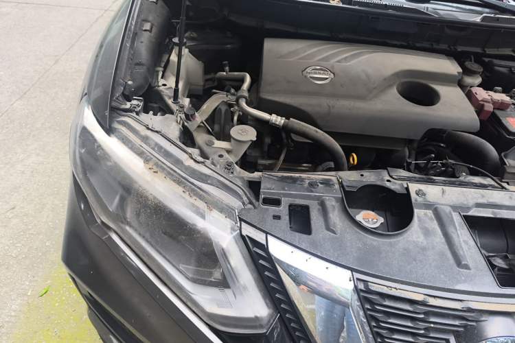 Used Nissan X-Trail 2017 2.0L CVT Comfort Edition 2WD Engine Bay Right