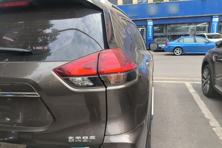 Used Nissan X-Trail 2017 2.5L CVT Luxury Edition 4WD Exterior 3