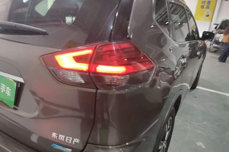 Used Nissan X-Trail 2017 2.5L CVT Luxury Edition 4WD Exterior 3