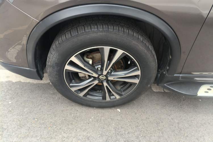 Used Nissan X-Trail 2017 2.5L CVT Luxury Edition 4WD Exterior 4