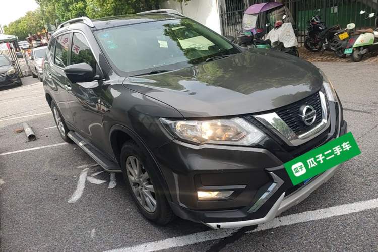 Used Nissan X-Trail 2017 2.0L CVT Comfort Edition 2WD Front Right 45 Deg