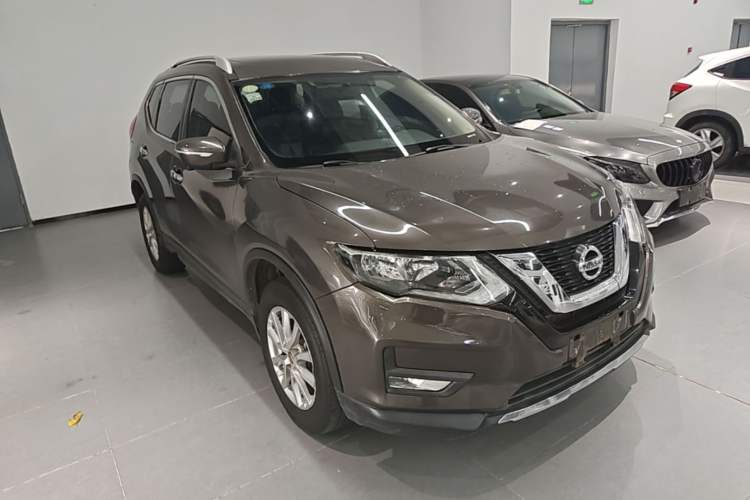 Used Nissan X-Trail 2017 2.0L CVT Comfort Edition 2WD Front Right 45 Deg