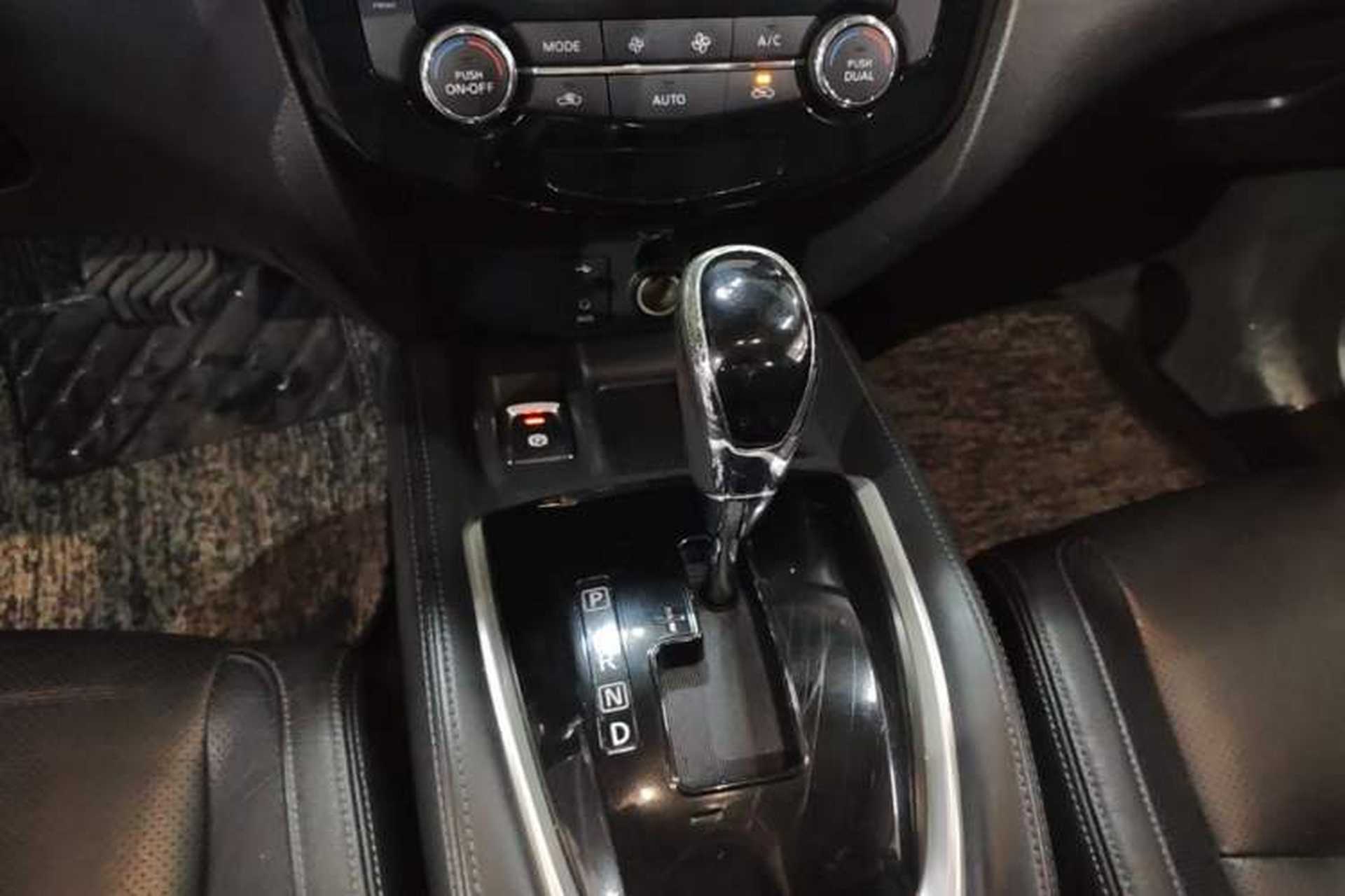 Used Nissan X-Trail 2017 2.5L CVT Luxury Edition 4WD Gear Lever