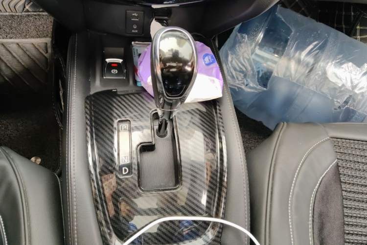 Used Nissan X-Trail 2017 2.5L CVT Luxury Edition 4WD Gear Lever