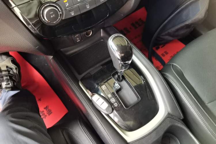 Used Nissan X-Trail 2017 2.0L CVT Comfort Edition 2WD Gear Lever