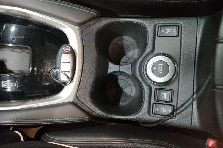 Used Nissan X-Trail 2017 2.5L CVT Luxury Edition 4WD Interior 1
