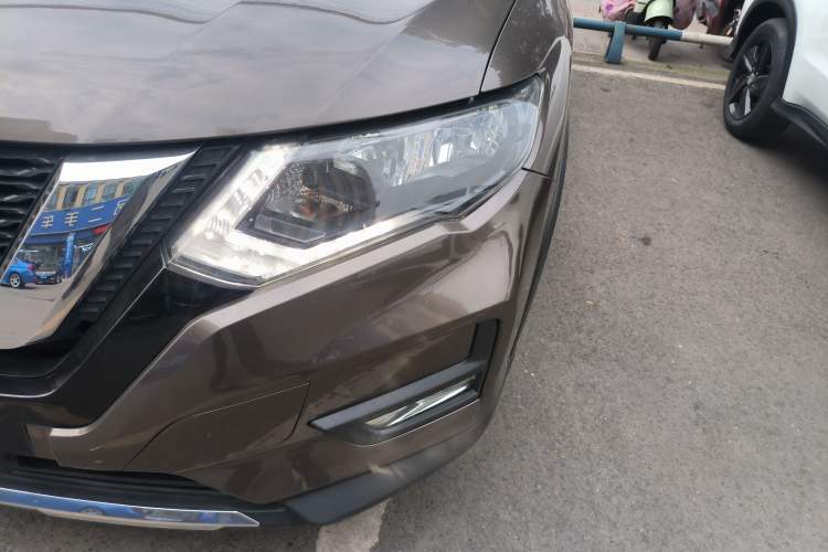 Used Nissan X-Trail 2017 2.5L CVT Luxury Edition 4WD Left Front Headlight
