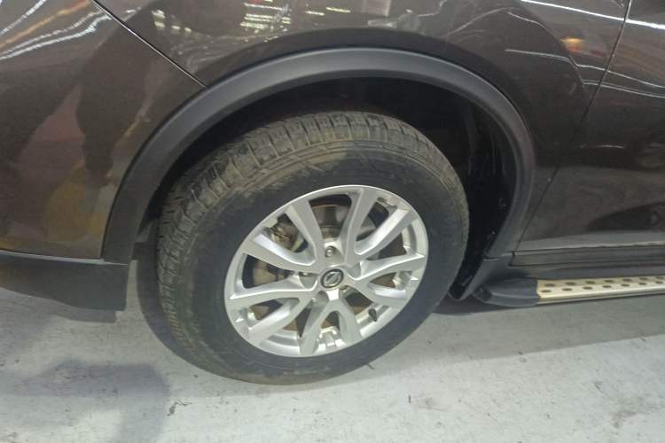 Used Nissan X-Trail 2017 2.0L CVT Comfort Edition 2WD Left Front Wheel Hub