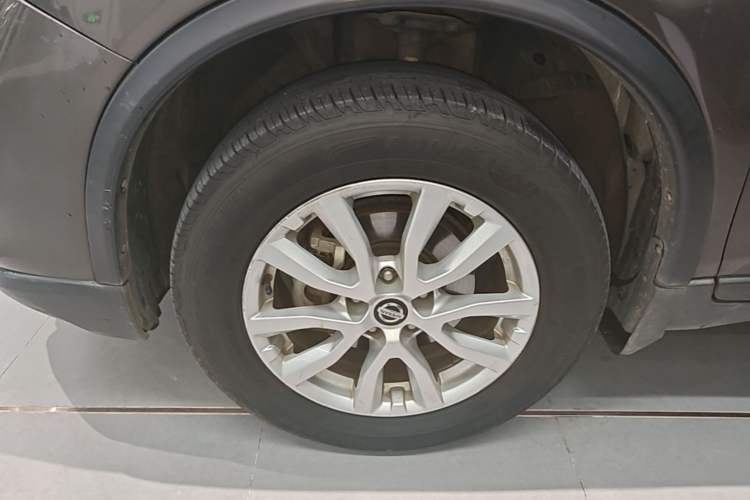 Used Nissan X-Trail 2017 2.0L CVT Comfort Edition 2WD Left Front Wheel Hub