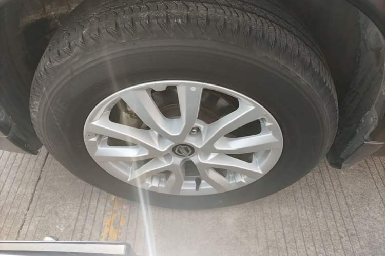 Used Nissan X-Trail 2017 2.0L CVT Comfort Edition 2WD Left Front Wheel Hub