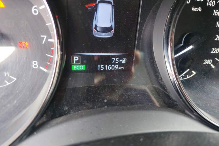 Used Nissan X-Trail 2017 2.0L CVT Comfort Edition 2WD Odometer Close Up
