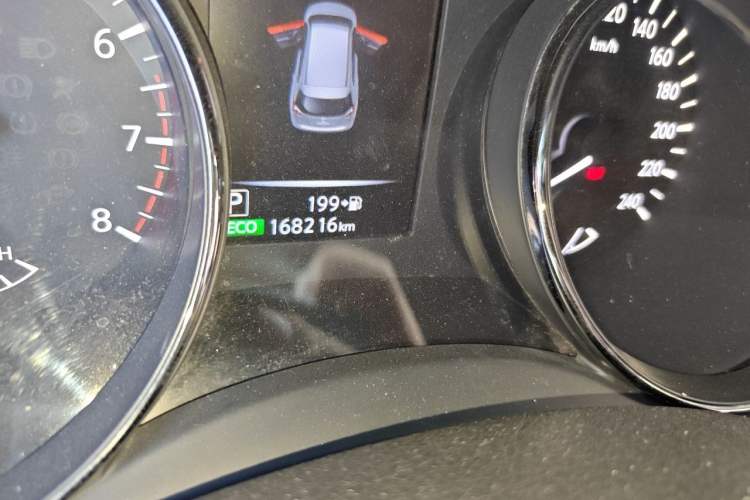 Used Nissan X-Trail 2017 2.5L CVT Luxury Edition 4WD Odometer Close Up