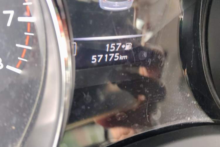 Used Nissan X-Trail 2017 2.5L CVT Luxury Edition 4WD Odometer Close Up