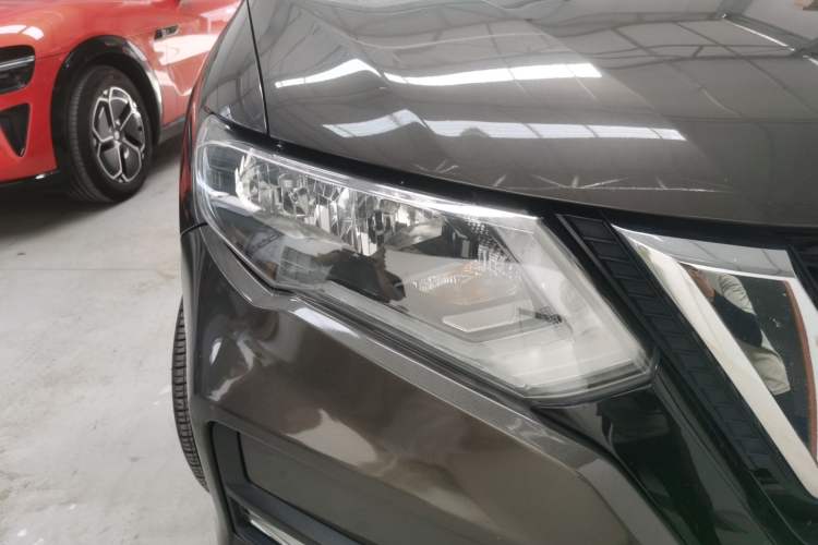 Used Nissan X-Trail 2017 2.0L CVT Comfort Edition 2WD Right Front Headlight