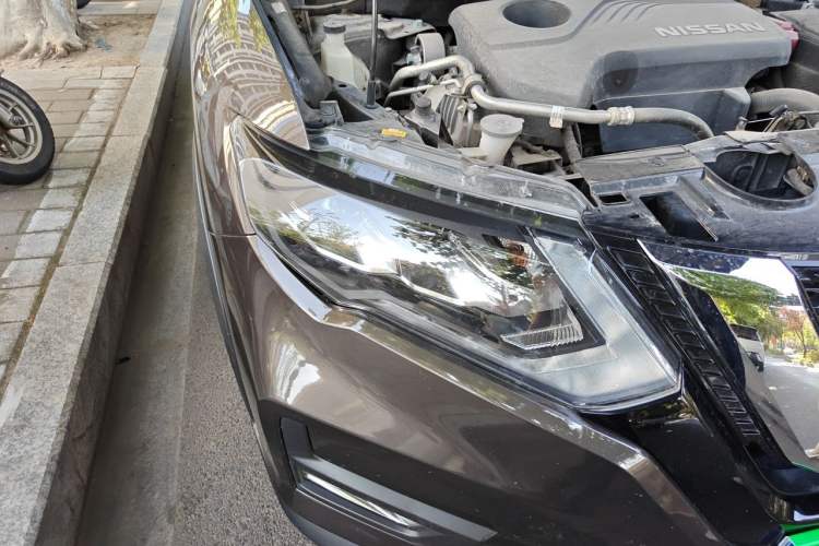 Used Nissan X-Trail 2017 2.5L CVT Luxury Edition 4WD Right Front Headlight