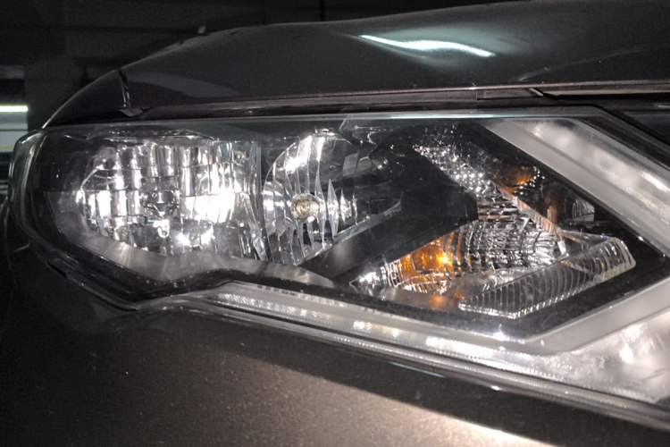 Used Nissan X-Trail 2017 2.0L CVT Comfort Edition 2WD Right Front Headlight