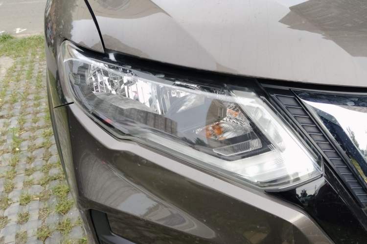 Used Nissan X-Trail 2017 2.5L CVT Luxury Edition 4WD Right Front Headlight
