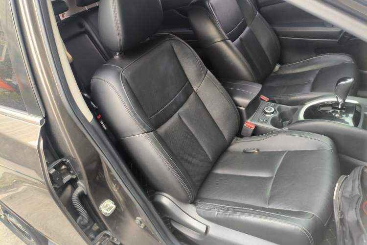 Used Nissan X-Trail 2017 2.5L CVT Luxury Edition 4WD Right Front Seat