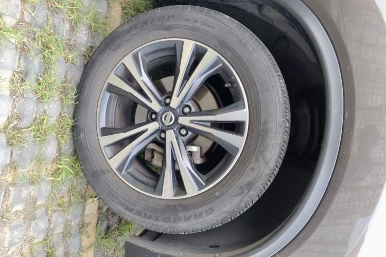 Used Nissan X-Trail 2017 2.5L CVT Luxury Edition 4WD Right Front Wheel Hub