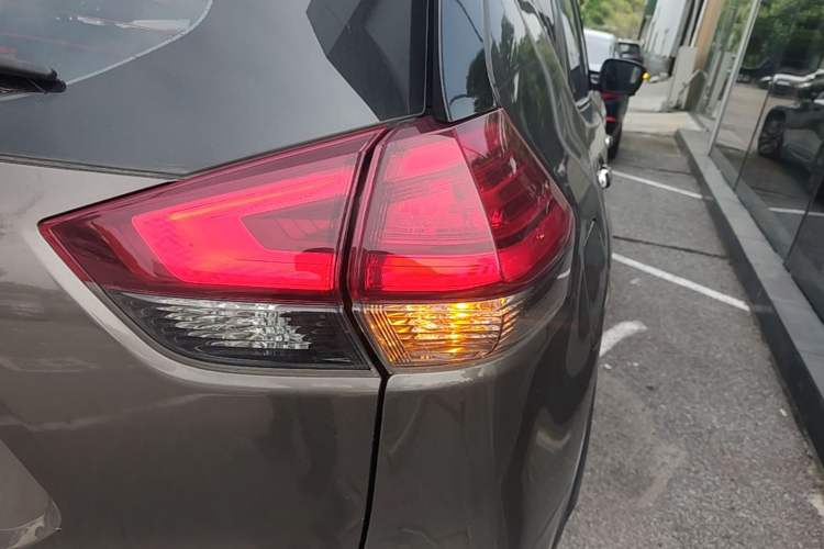 Used Nissan X-Trail 2017 2.0L CVT Comfort Edition 2WD Right Rear Taillight