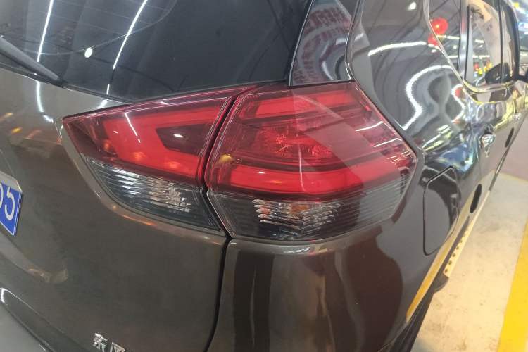 Used Nissan X-Trail 2017 2.0L CVT Comfort Edition 2WD Right Rear Taillight