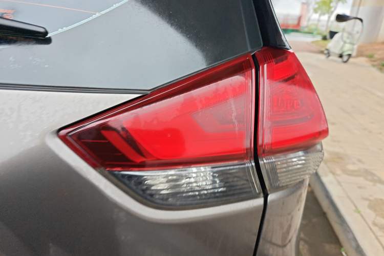 Used Nissan X-Trail 2017 2.0L CVT Comfort Edition 2WD Right Rear Taillight