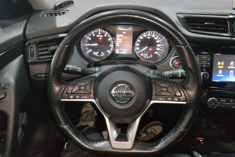 Used Nissan X-Trail 2017 2.5L CVT Luxury Edition 4WD Steering Wheel