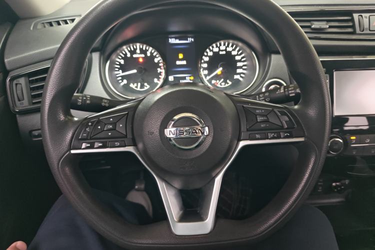 Used Nissan X-Trail 2017 2.0L CVT Comfort Edition 2WD Steering Wheel
