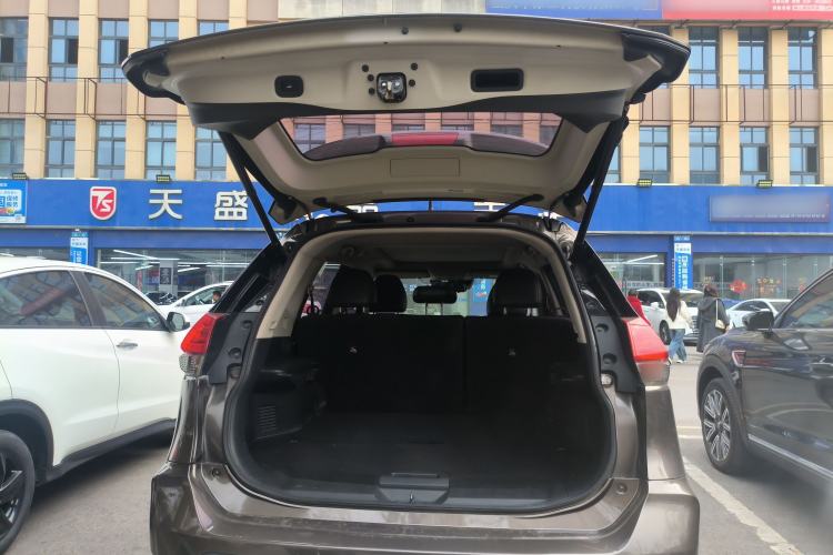 Used Nissan X-Trail 2017 2.5L CVT Luxury Edition 4WD Trunk