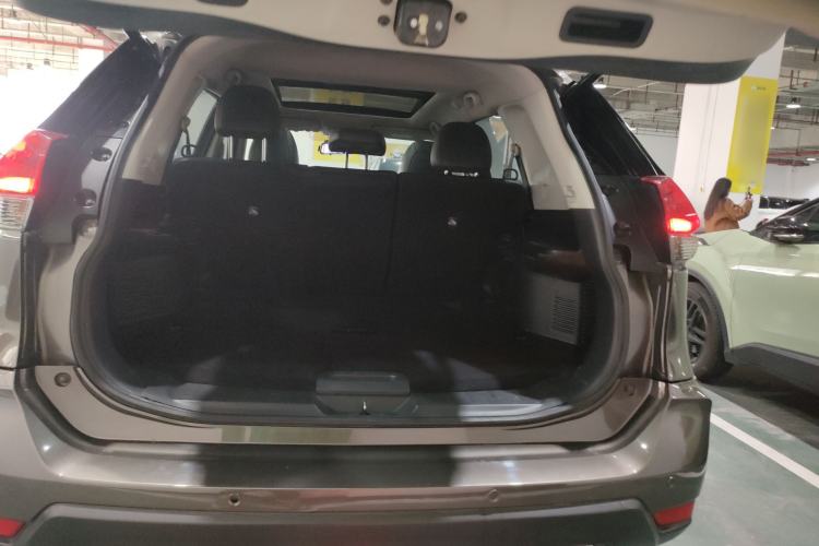 Used Nissan X-Trail 2017 2.5L CVT Luxury Edition 4WD Trunk