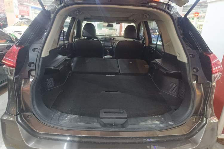 Used Nissan X-Trail 2017 2.0L CVT Comfort Edition 2WD Trunk