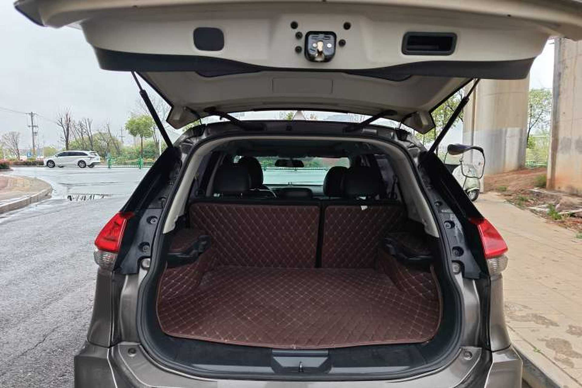 Used Nissan X-Trail 2017 2.0L CVT Comfort Edition 2WD Trunk