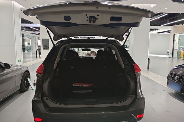 Used Nissan X-Trail 2017 2.0L CVT Comfort Edition 2WD Trunk