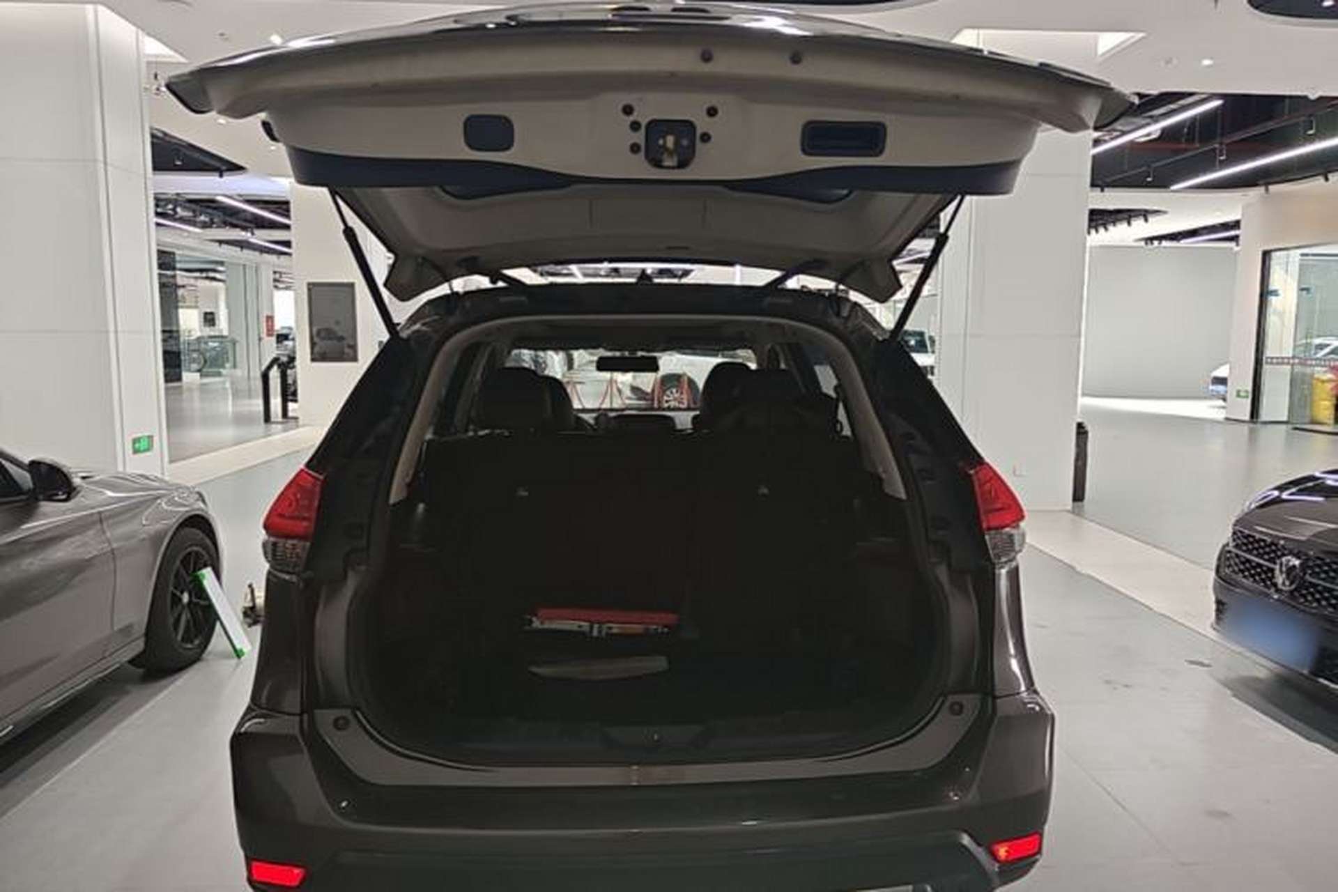 Used Nissan X-Trail 2017 2.0L CVT Comfort Edition 2WD Trunk