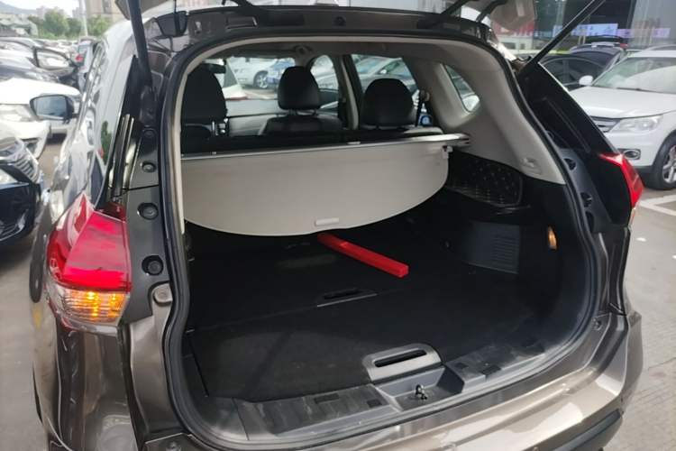 Used Nissan X-Trail 2017 2.0L CVT Comfort Edition 2WD Trunk