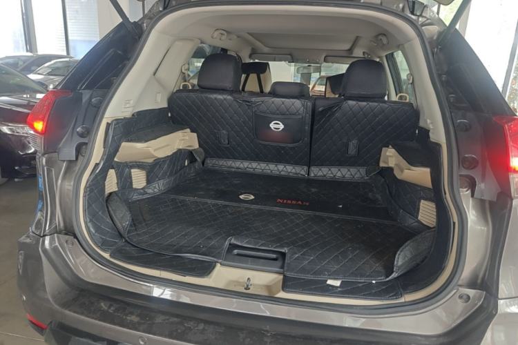Used Nissan X-Trail 2017 2.0L CVT Comfort Edition 2WD Trunk